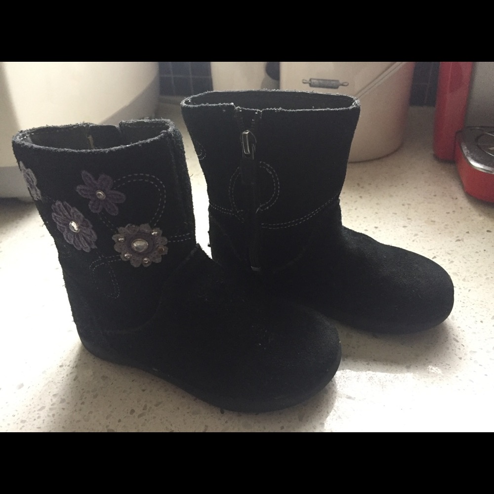 Toddle girl ugh boots size 7.5